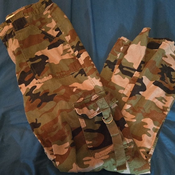 Tinseltown Camouflage Cargo Pants - Picture 4 of 4